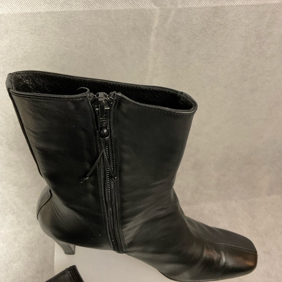 DONALD PLINER HEELED BOOTS- BLACK-SIZE 7 - Picture 5 of 13